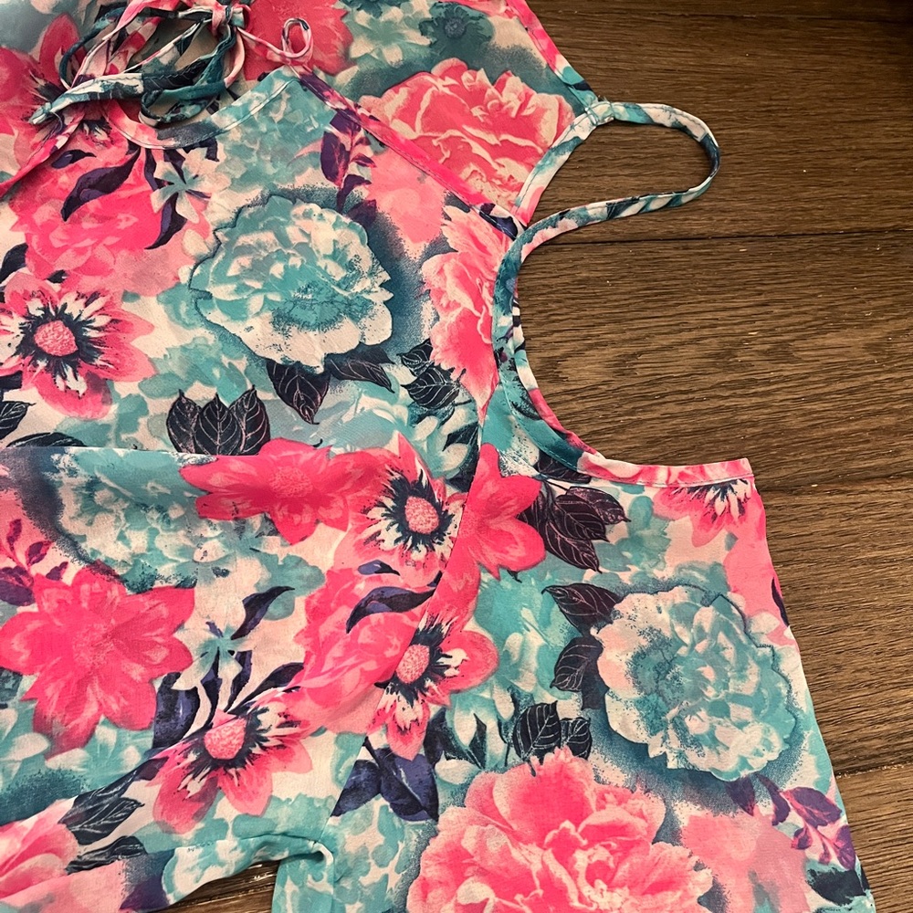 🌺Beautiful Cover-Up - Picture 2 of 2